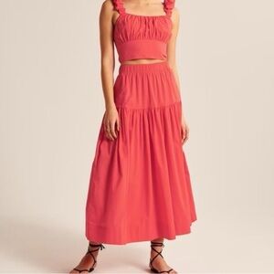 Abercrombie & Fitch
Poplin Tiered Midi
Skirt and ruffle top